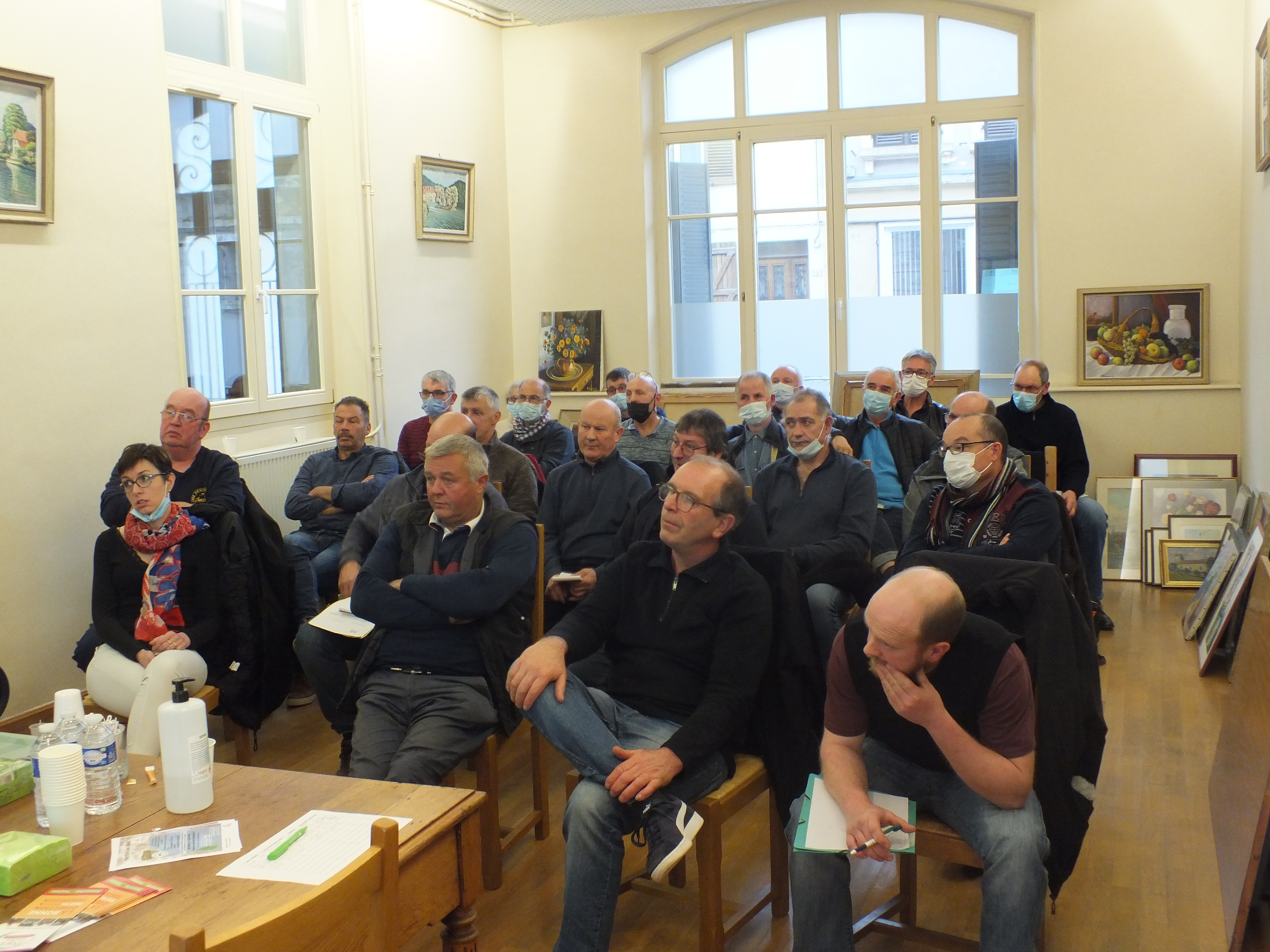 Une vingtaine de personnes ont participé à la réunion à Dun-sur-Meuse. Photo : A. J.