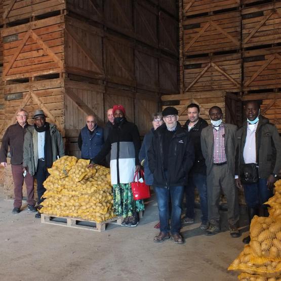 La délégation s’est intéressée à la culture de la pomme de terre, également pratiquée au Rwanda. Photo : A.HUMBERTCLAUDE