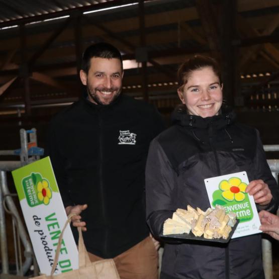 Anne Muller propose depuis quelques mois des fromages crémeux  réalisés sur sa ferme. Son compagnon, Alexandre Laflotte les vend  grâce à sa crémerie ambulante.