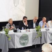 Jean-Guillaume Hannequin (au centre), président de la FDSEA, a évoqué les dossiers agricoles en cours et à venir. Photo : A. J.