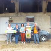 Au centre, Lisa Chaffaud et Patrick Vanderesse, entourés des membres de la commission Bienvenue à la ferme.