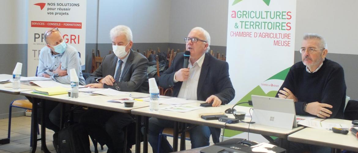 « La transition écologique est engagée, mais la tâche est encore importante », estime Jean-Luc Pelletier, entouré de Nicolas Pérotin vice pdt), Pascal Duchêne (DDT adjoint) et Pascal Cerneau (directeur). Photo : A.HUMBERTCLAUDE