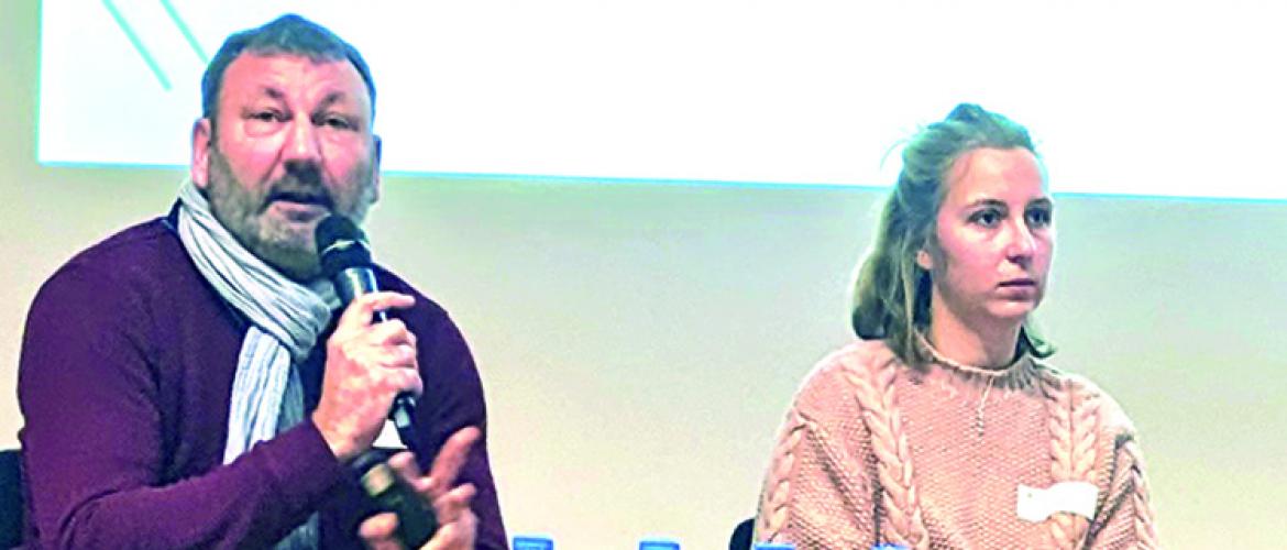 Thierry Juszczak et Alice Santin ont présenté les résultats de simulations de l’impact du changement climatique sur différents systèmes de culture dans le Barrois. Photo : Agathe Legendre. Thierry Juszczak et Alice Santin ont présenté les résultats de simulations de l’impact du changement climatique sur différents systèmes de culture dans le Barrois. Photo : Agathe Legendre.