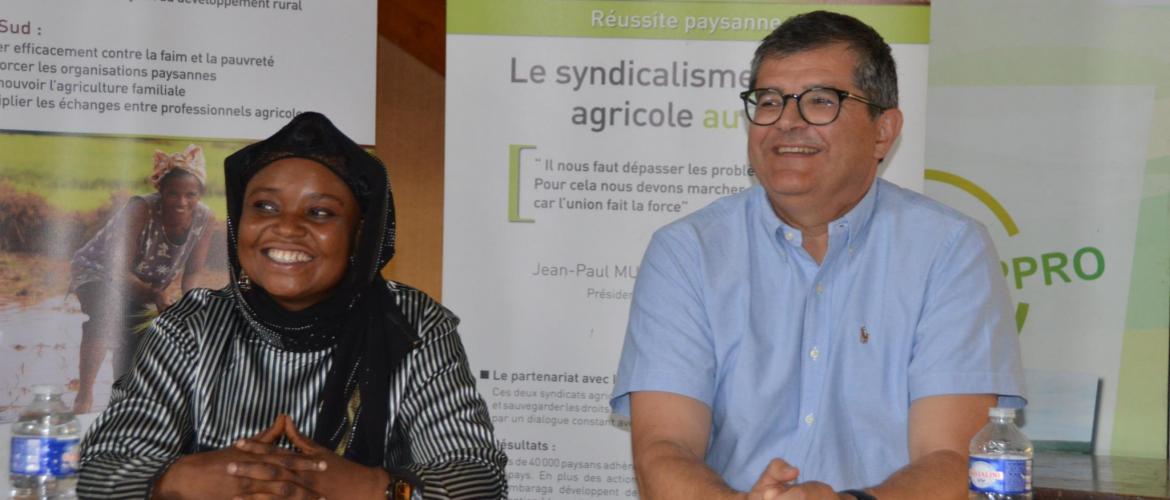 Djariatou Oudei et Gilles Lassagne ont évoqué la hausse des prix des intrants, et les problèmes de disponibilité auxquelles font face les agriculteurs. Photo : A.Legendre