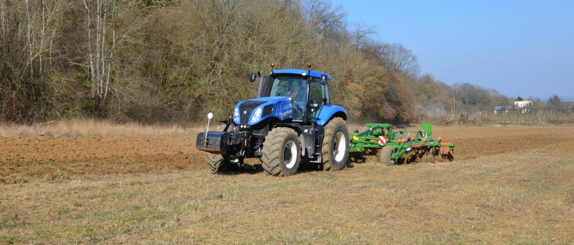 Christophe Adnet (direct. Mfr) : «Former des chauffeurs de matériel agricole, qui maîtrisent les nouvelles technologies embarquées et sont capables de gérer la maintenance de premier niveau». Photo DR