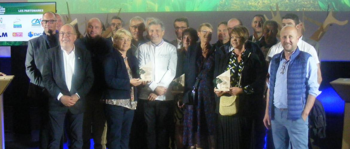 Michel Roth (au centre) était le parrain de cette nouvelle édition des trophées de l’agriculture. Photo : A. J.