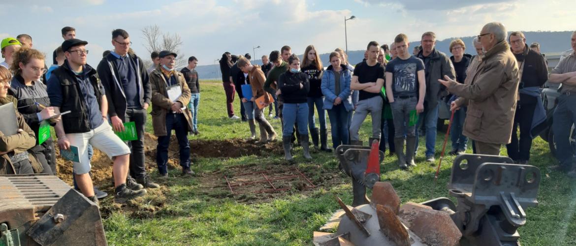 Plusieurs matériels de plantation et d’entretien ont été présentés. Photo : AH. Plusieurs matériels de plantation et d’entretien ont été présentés. Photo : AH.