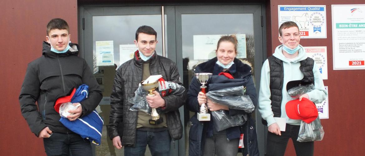 Les quatre jeunes meusiens qualifiés pour la finale nationale de pointage. Au centre, Michaël Bodeving et Lilou Schoch, entourés de Lukas Champagne et  Tanguy Philippot. Crédit : A. HUMBERTCLAUDE