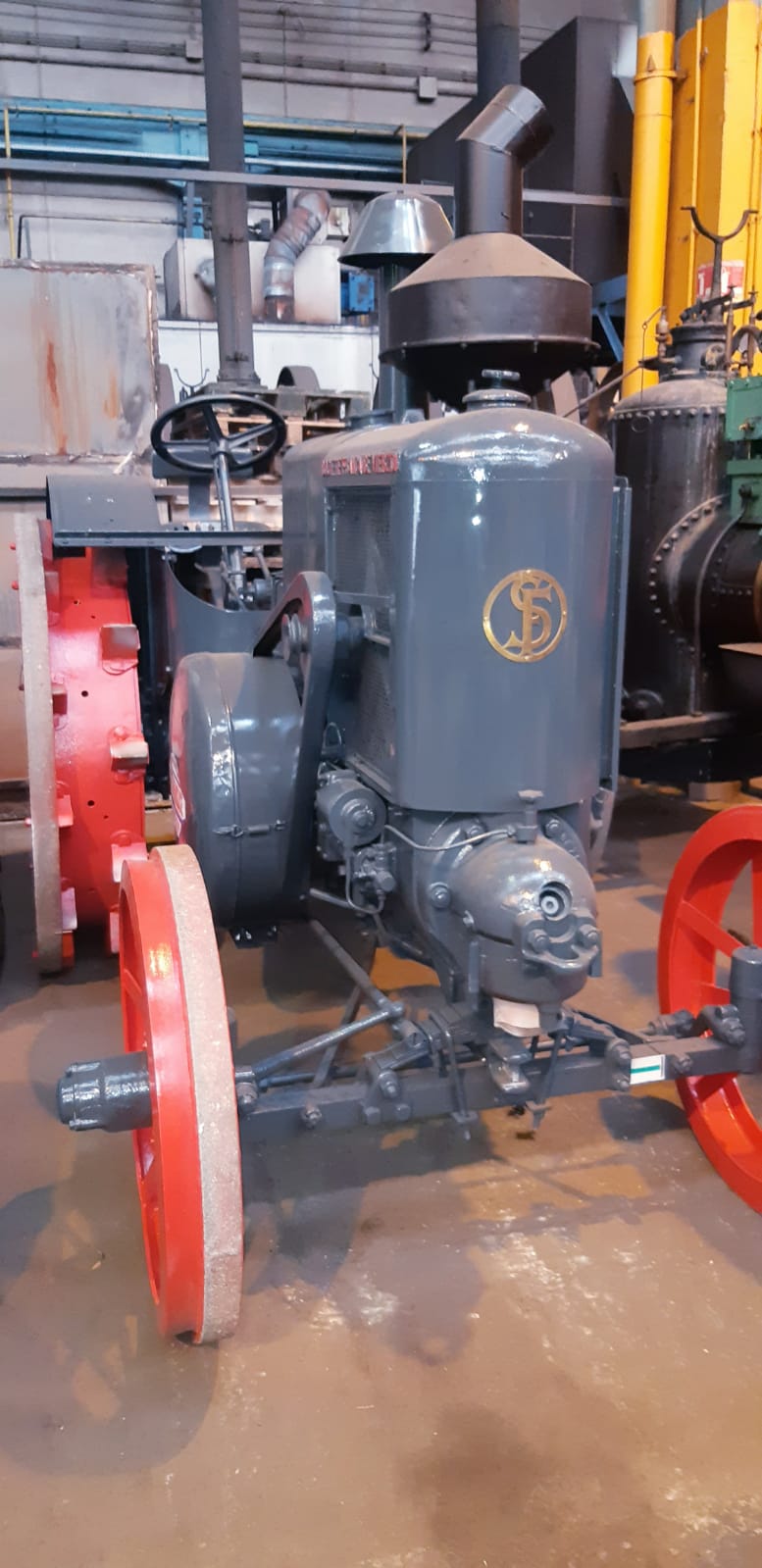 Le Musée de Vierzon présente une collection permettant de retracer l’histoire industrielle de la ville dans les domaines de la porcelaine, du verre, du grès, du machinisme agricole et du chemin de fer. Photo DR Le Musée de Vierzon présente une collection permettant de retracer l’histoire du machinisme agricole